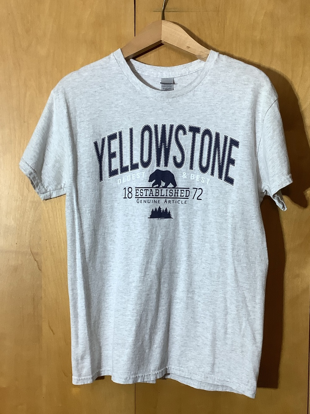 Yellowstone National Park light gray tee, size medium